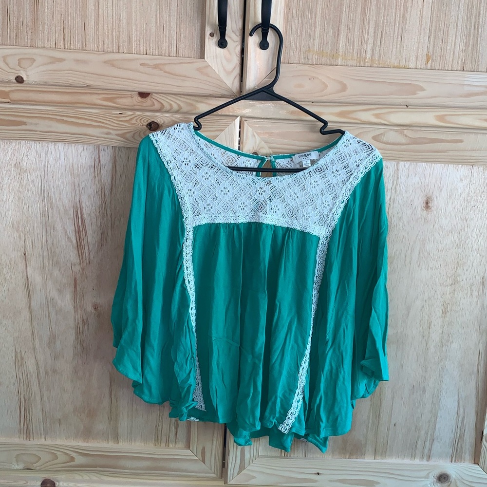 Umgee Green lace front poncho shirt top size S